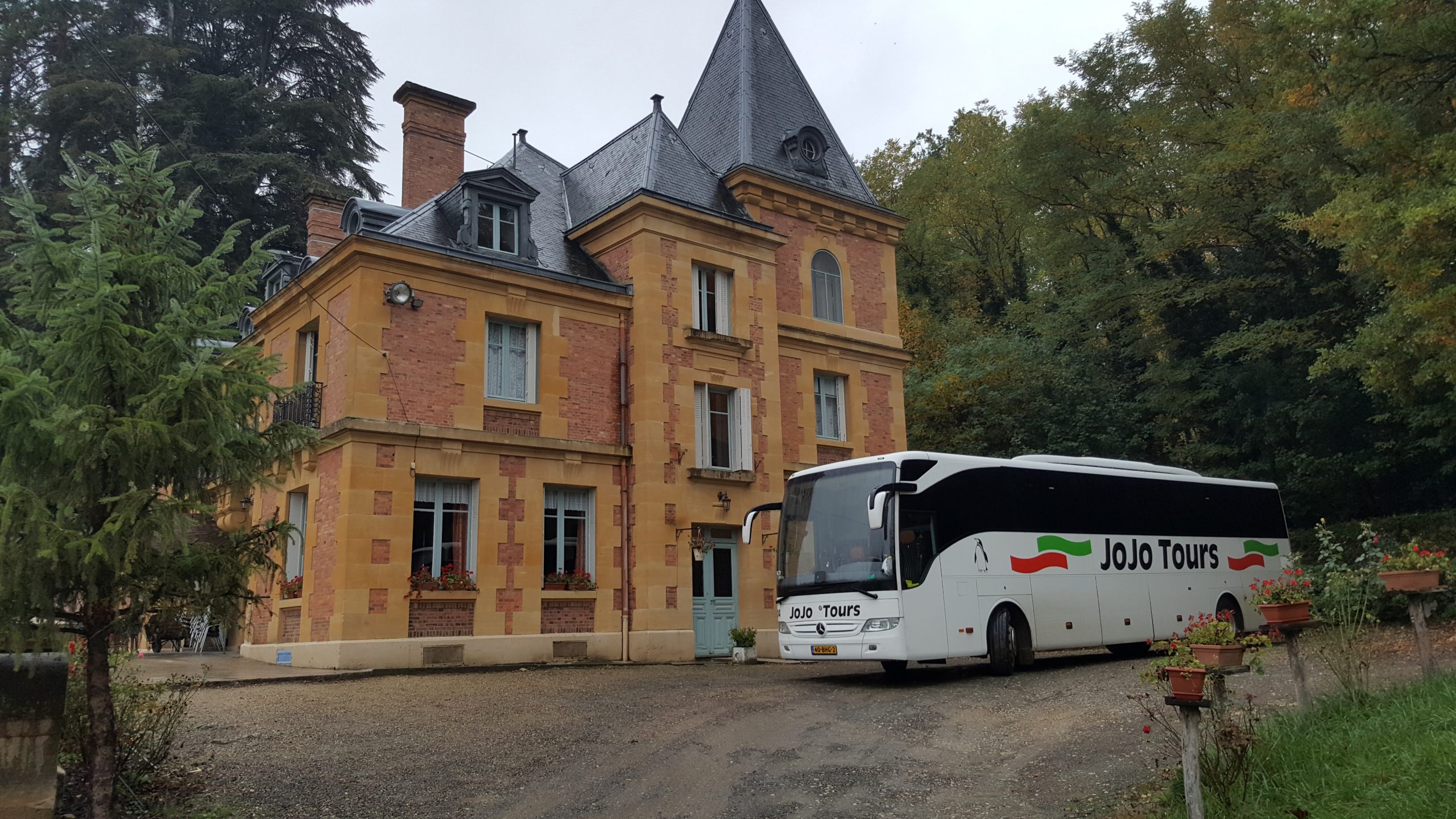jojo-tours-mercedes-buitenland-excursie-scaled